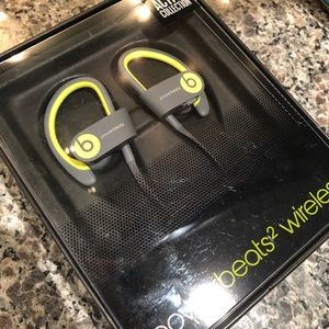 NEW/In box Beats by Dre Powerbeats2 wireless